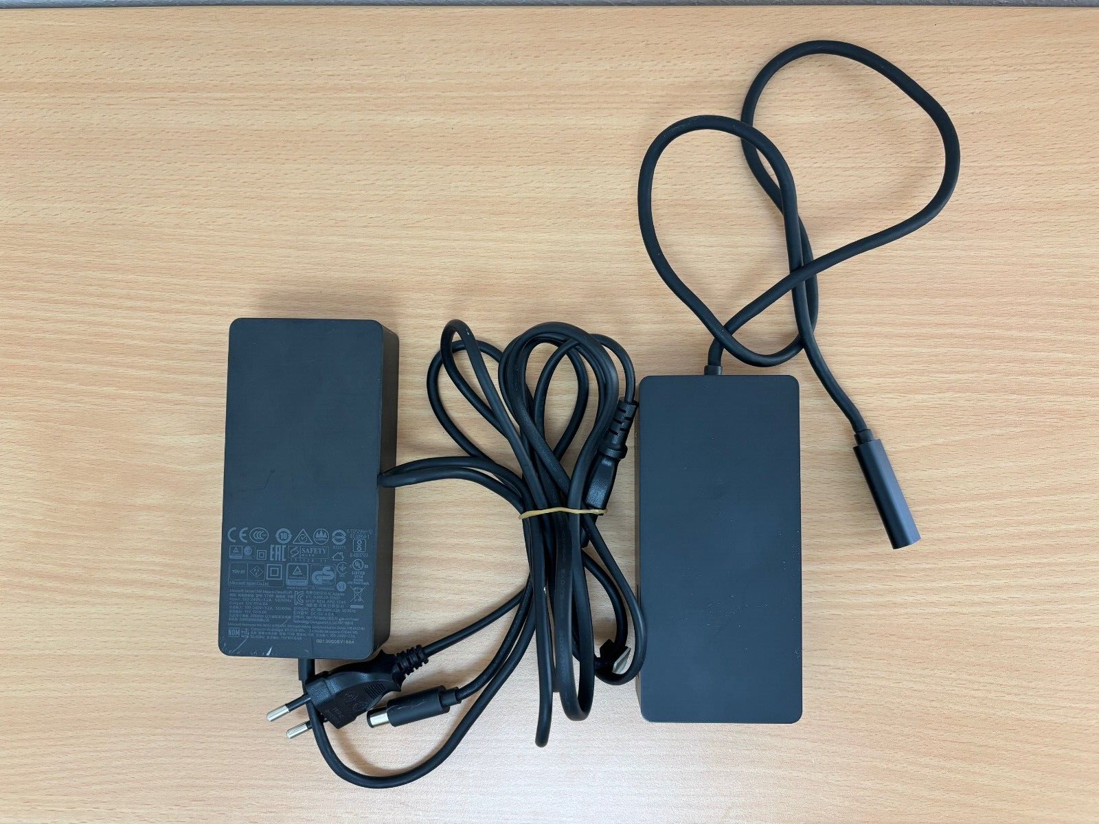 Microsoft Surface Dock Dockingstation 1661 USB 3.0 mit Netzteil Schwarz #16610