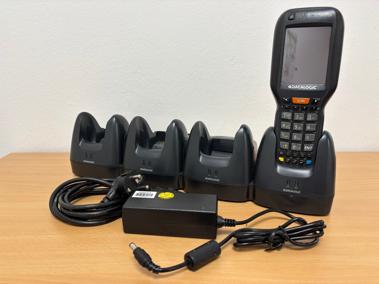 Datalogic Falcon x3 Barcode Scanner mit 4 Slot Dock Charger0